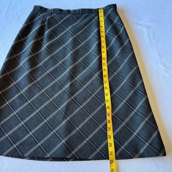 Gianni lined 100% wool plaid A line skirt - Picture 6 of 11